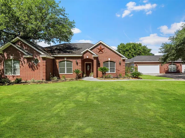 303 Beaumont Dr, Magnolia, TX 77354