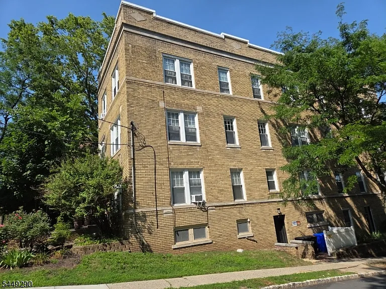 22 Seymour St #6 — Photo 25