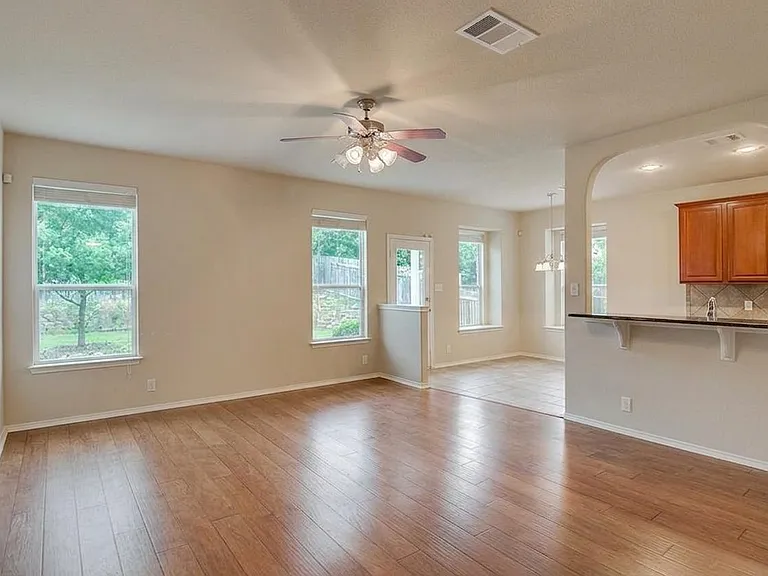 1821 Golden Arrow Ave — Photo 9