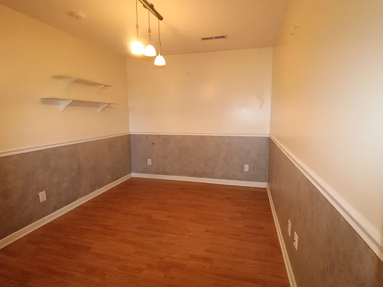 305 Trillium Ln — Photo 8