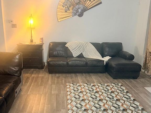 3rd image of 12815 Bonnie Ln