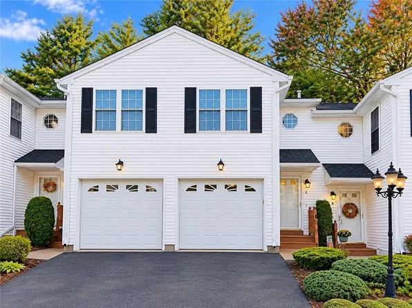 450 Providence St Unit 8, West Warwick, RI 02893