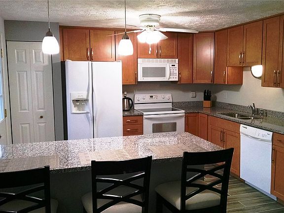 3rd image of 7384 Willow Run Dr