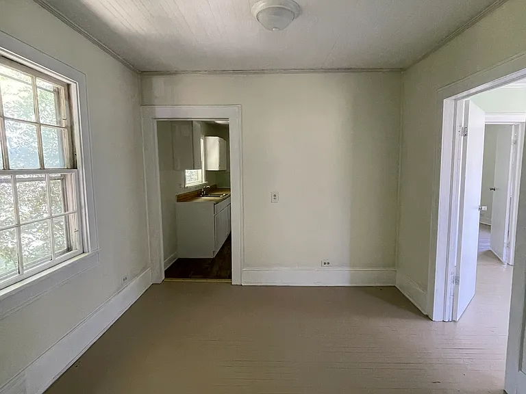 313 Jackson St — Photo 4