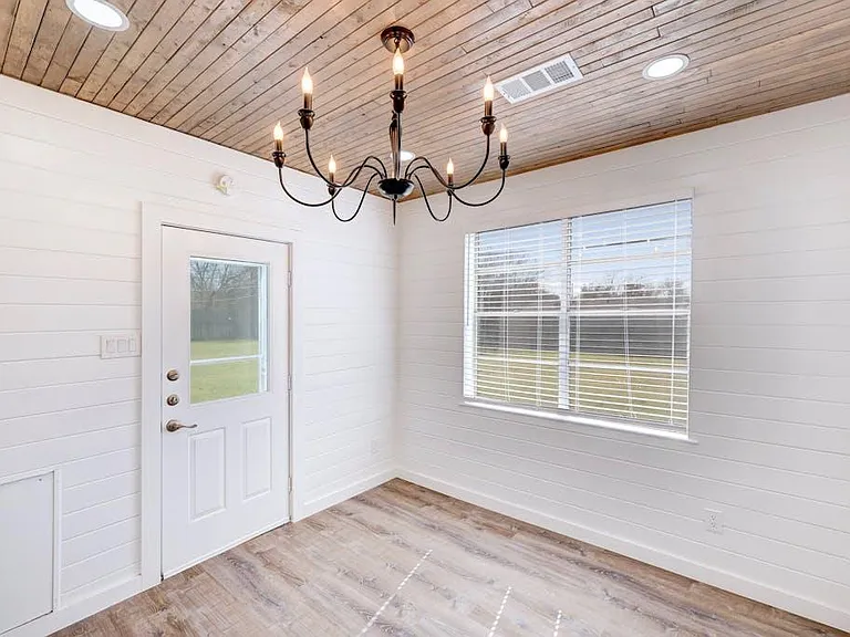 801 Salem Ln — Photo 5