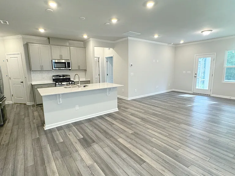 125 Red Robin Rd — Photo 7