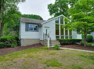 4 Ivy Ln, Burlington, MA 01803