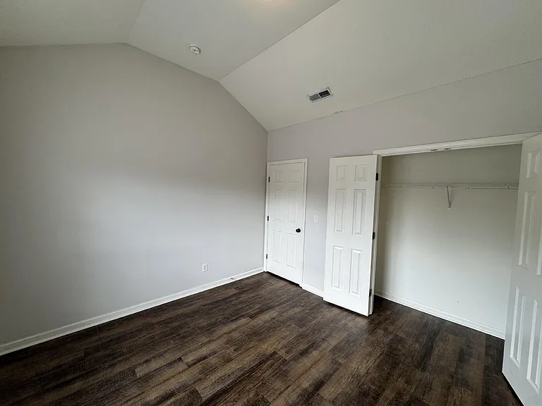 5901 Southwood Pkwy — Photo 6