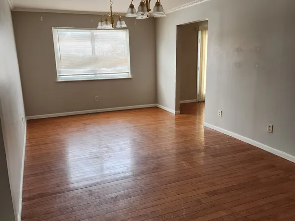 28813 Armanda Dr, Warren, MI 48088