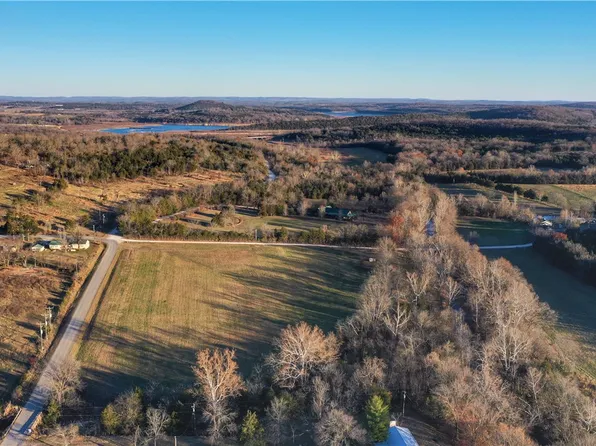 7304 E Old Ritchie Rd, Lead Hill, AR 72644