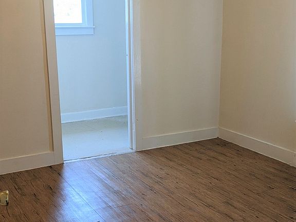 3rd image of 212 N Dyer St #2