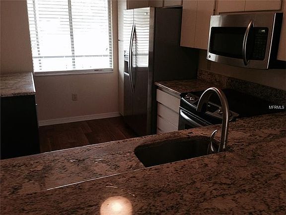 3rd image of 2124 N Tamiami Trl APT 206