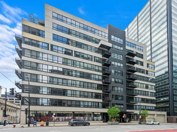 130 S Canal St APT 9R, Chicago, IL 60606