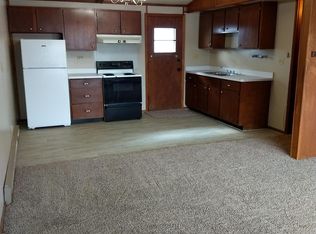 1006 8th Ave APT 2, Belle Plaine, IA 52208