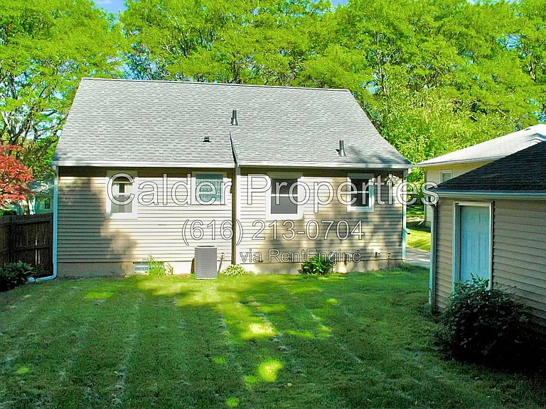 1317 Herrick Ave NE — Photo 19