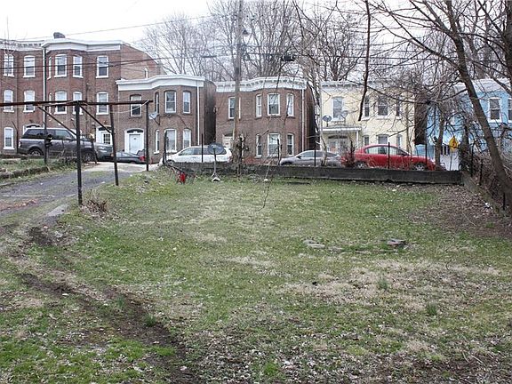 3rd image of 221 Renwick St