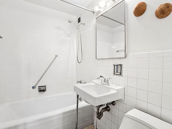 4th image of 160 W End Ave APT 7D