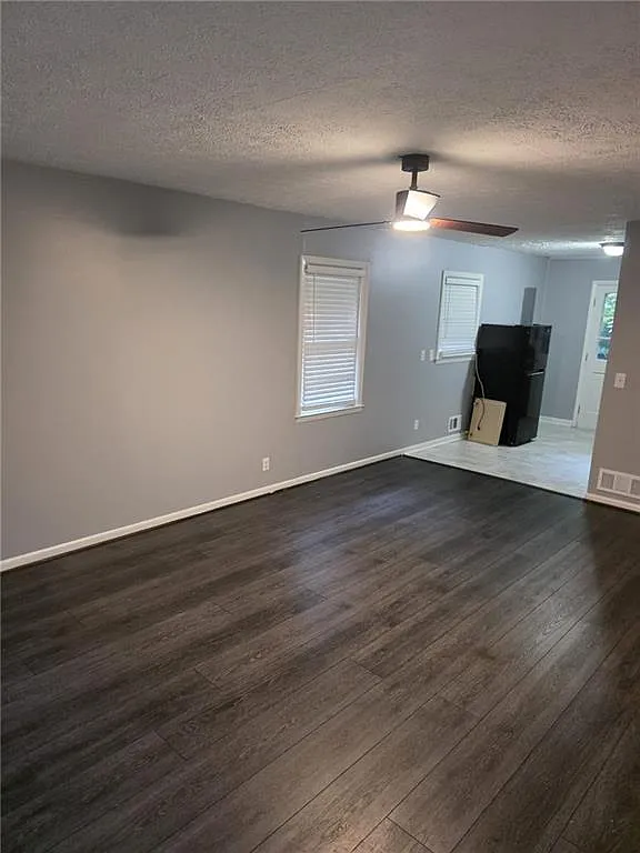 2 bed, 1.0 bath, 850 sqft, $1,350 — Photo 3
