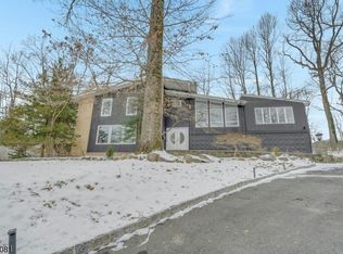 643 Primrose Ln, River Vale, NJ 07675