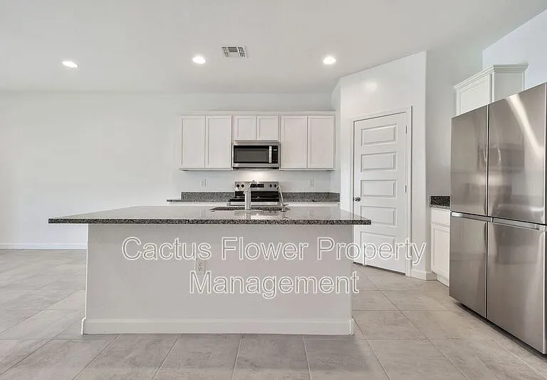 1718 W Sombra Ave — Photo 9