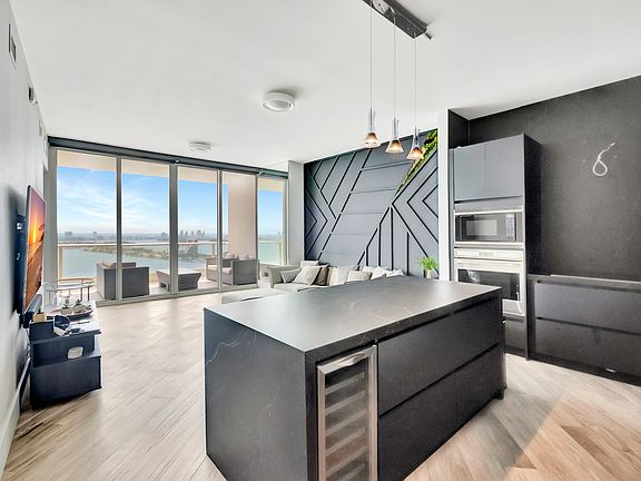 4th image of 2020 N Bayshore Dr APT 3409