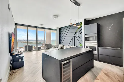 2020 N Bayshore Dr #3409 Photo 1