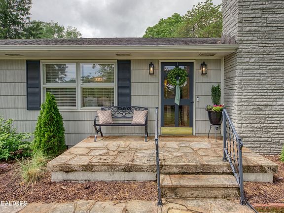 3rd image of 6903 Sheffield Dr