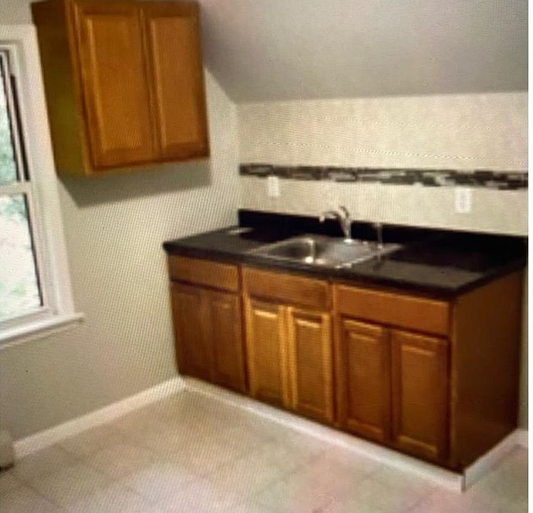 2nd image of 108 Franklin Ave Floor 3