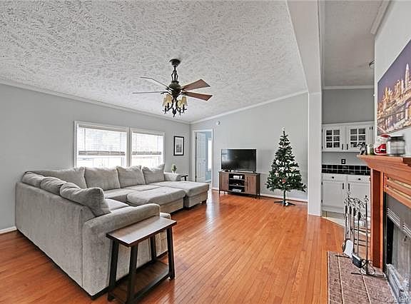 5th image of 104 Leeper Ave