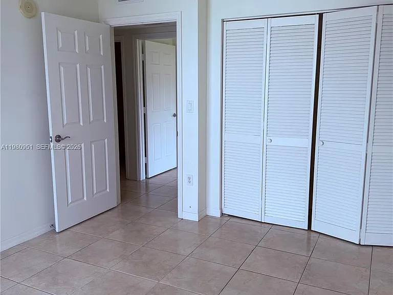900 SW 8th St #604 — Photo 34