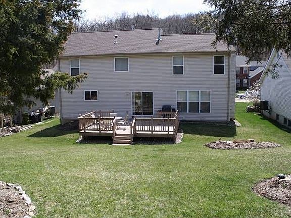 LEVEL YARD BACKS TO WOODS