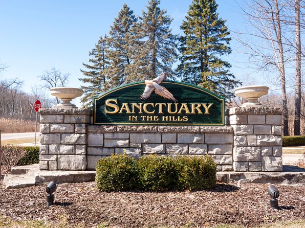 3845 Winding Brook Cir, Rochester, MI 48309