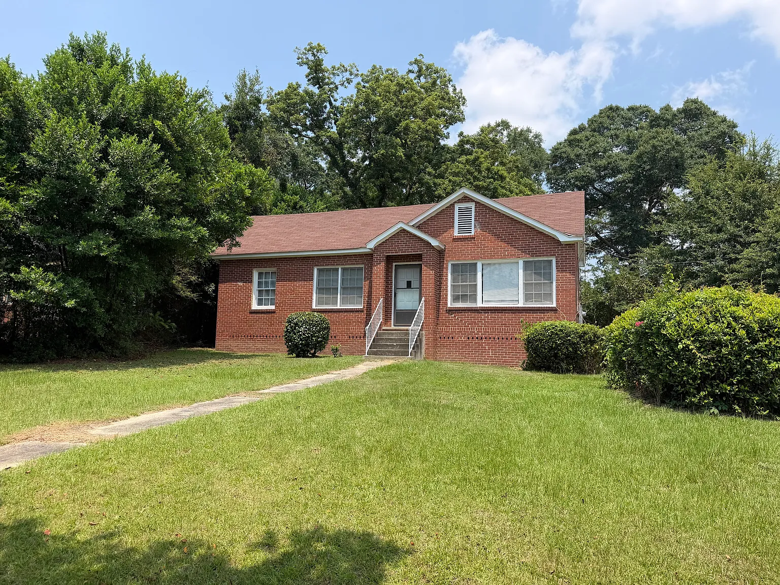 3 bed, $950 — Photo 1