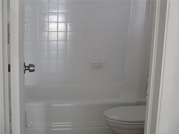 2nd image of 2361 NE 10th St APT 5