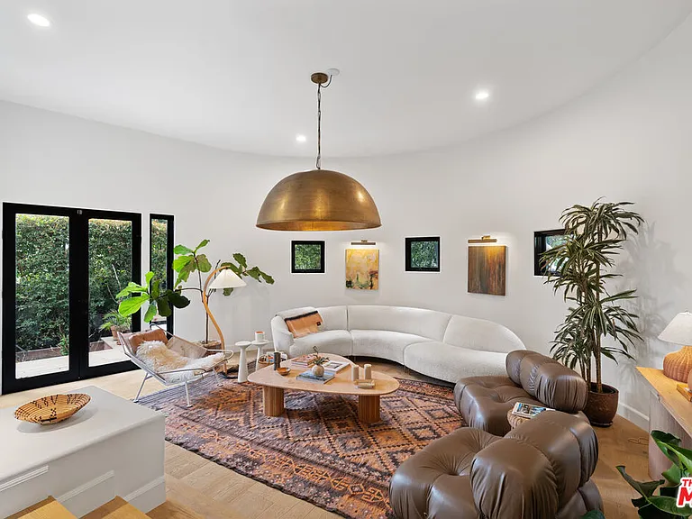 2065 Watsonia Ter — Photo 3