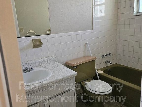 2nd image of 3812 Desoto Ave
