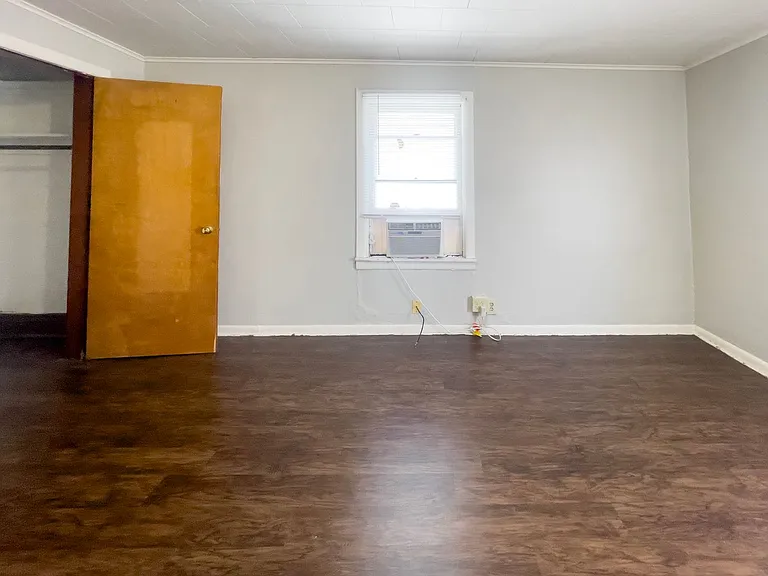 824 W University Ave — Photo 12
