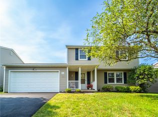 96 Pebbleview Dr, Rochester, NY 14612