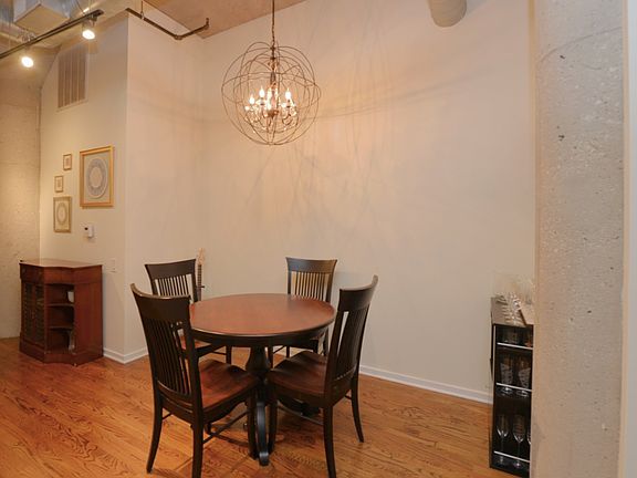 5th image of 900 N Kingsbury St APT 725