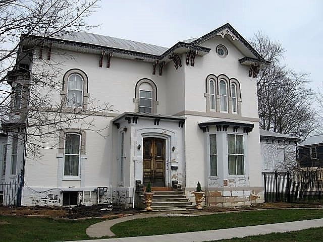 1st image of 604 Crescent St