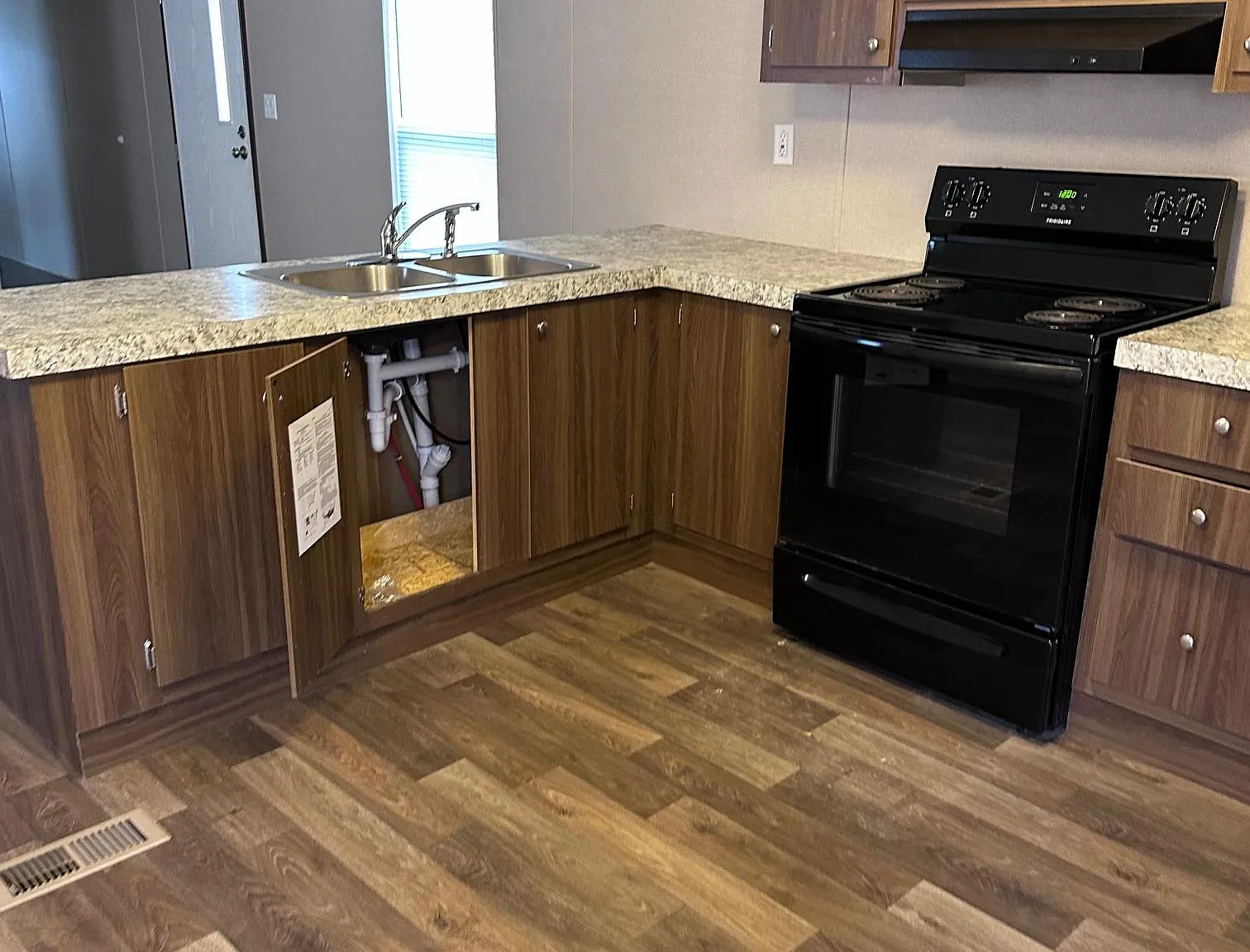 3 bed, 902 sqft, $1,000 — Photo 3
