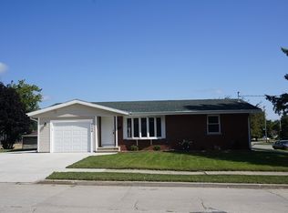 5206 53rd St, Kenosha, WI 53144