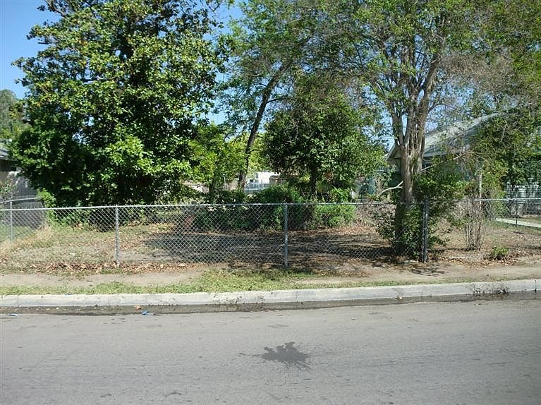 2nd image of 404 Beech St