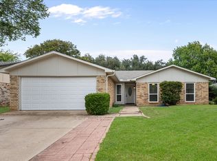 6705 Forestview Dr, Arlington, TX 76016