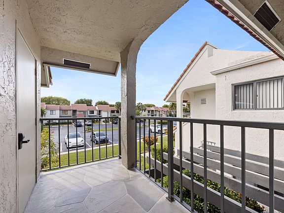 4th image of 5659 Fairway Park Drive #203