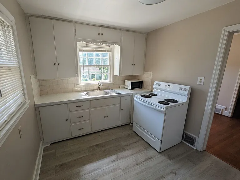 1004 Lockland Ave — Photo 3