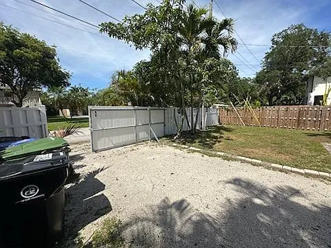 1424 SW 9th St — Photo 34