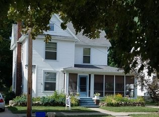 227 W Chamberlin St, Dixon, IL 61021