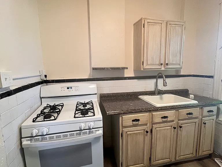 44 Benkard Ave #2 — Photo 6