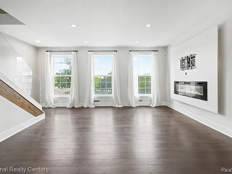 20304 Boardwalk Blvd — Photo 5